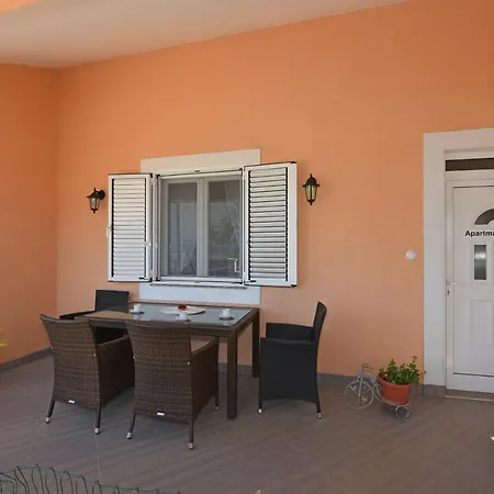 Guest house Holiday & *