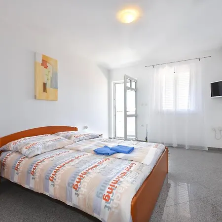 Guest house Holiday &