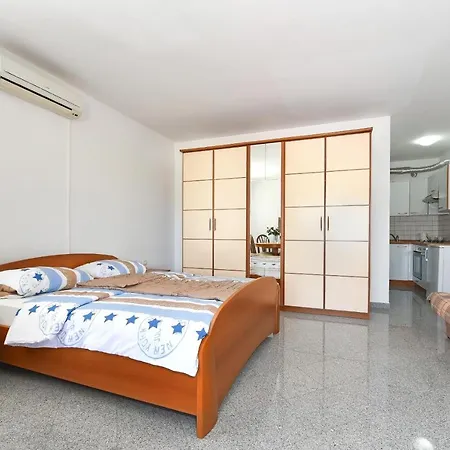 Guest house Holiday & Dubravice